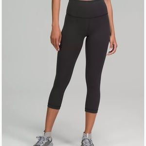 Lulu lemon Wonder cropped size 4